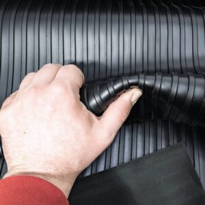 Gummi Antirutsch Bodenmatte SBR Schutzmatte Bodenbelag grobe Riefen -Rillen -Rippen Schwarz 3mm Stark 100 cm Breite 40 cm Länge