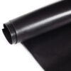 GL1100_10-jpg Aufgerollte, glatte schwarze SBR-Gummimatte als Schutzbelag auf weißem Hintergrund.