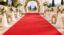 Roter Hochzeitsteppich als Läufer zur Trauung im Freien